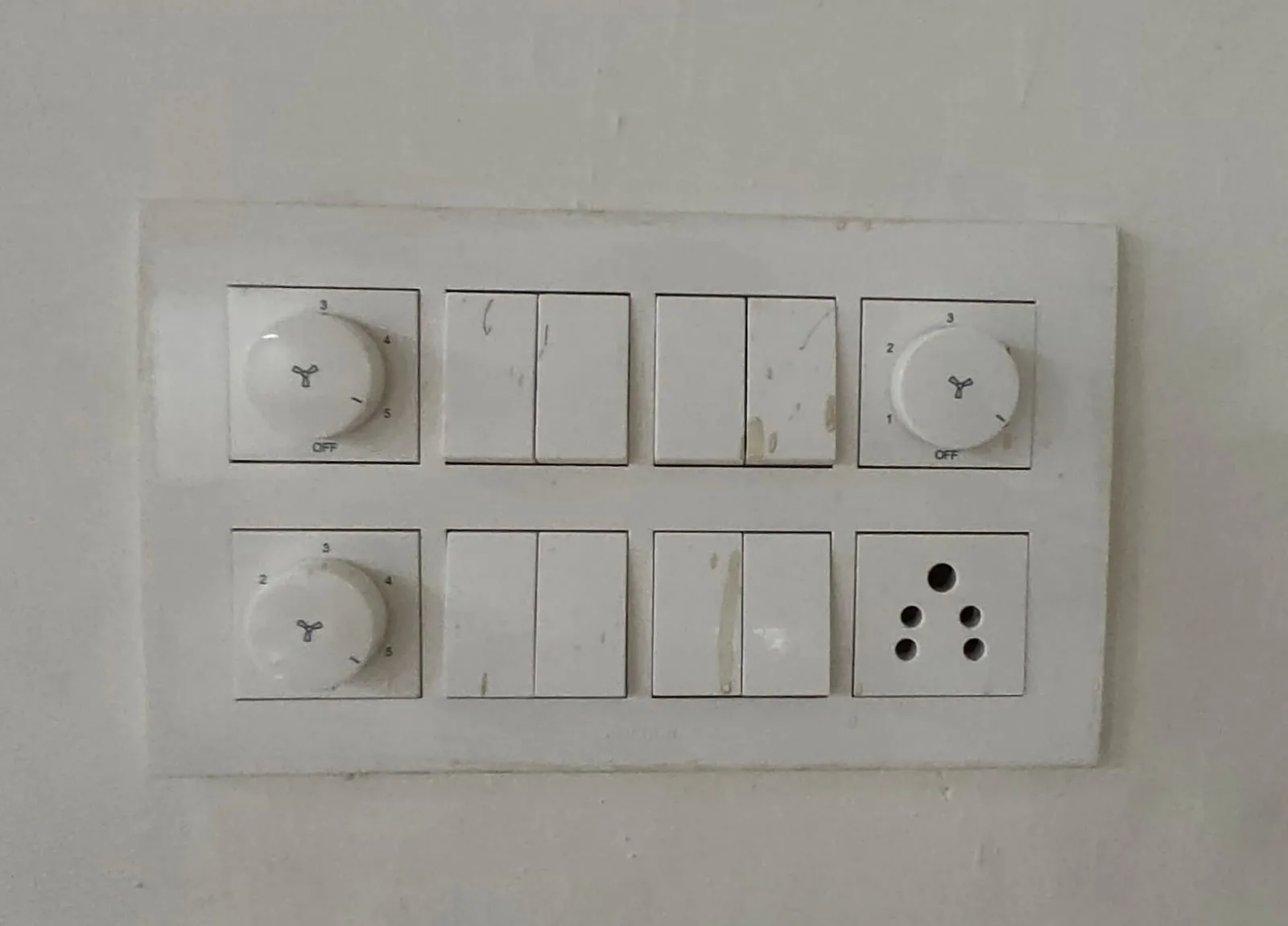 Podłącz gniazdko elektryczne w 2026 - instrukcja krok po kroku