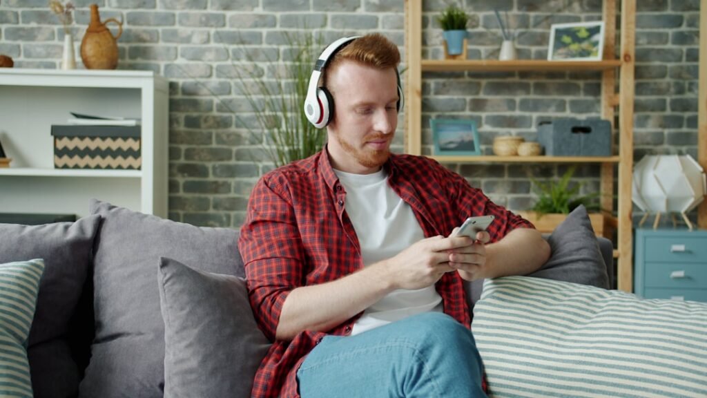 Jak Podłączyć Słuchawki Bezprzewodowe Do Telewizora Bez Bluetooth – 3 Proste Metody