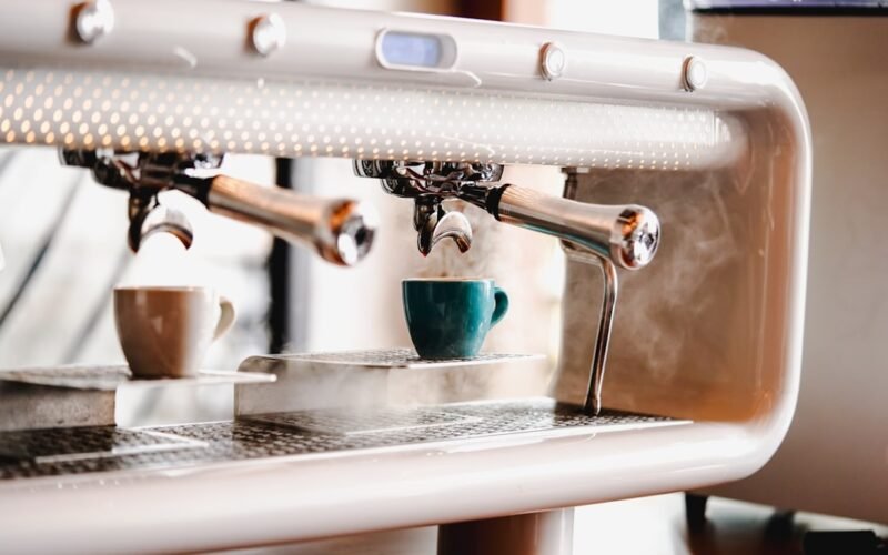 Ekspresy ciśnieniowe – przegląd systemów od AeroPress do klasycznych. Który dla kogo?