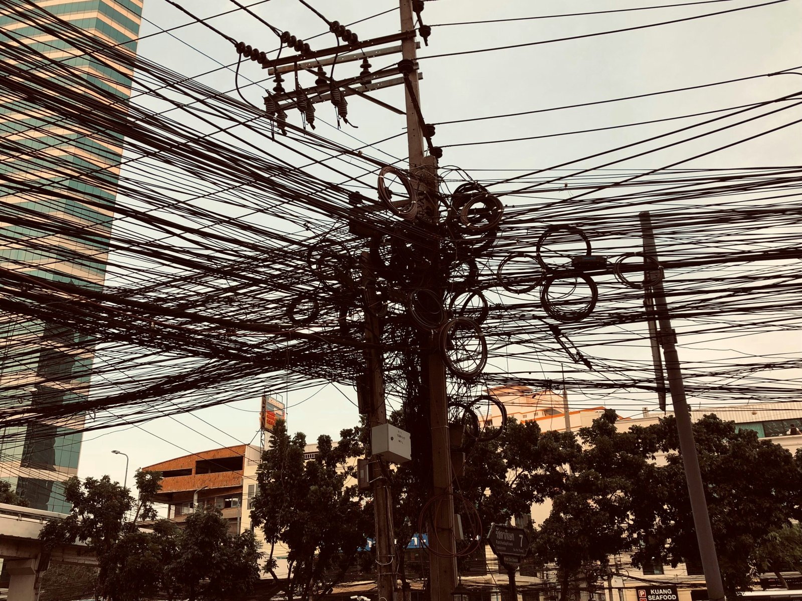 a bunch of power lines and wires in a city