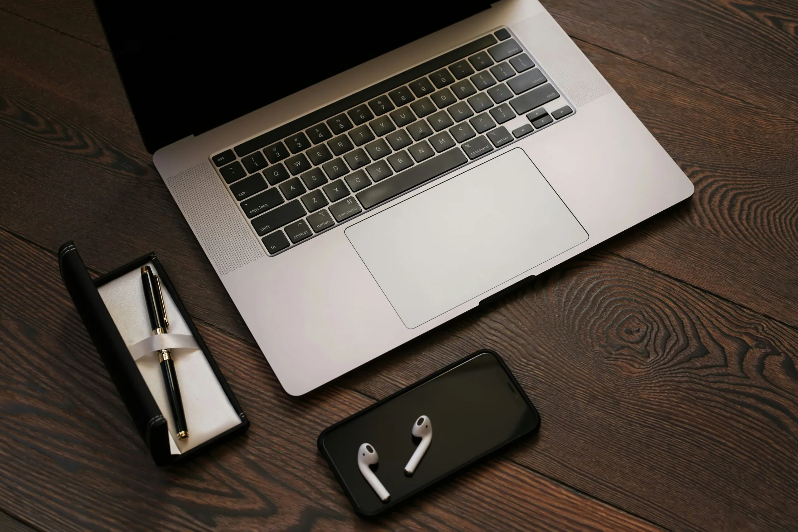 macbook pro beside space gray iphone 6