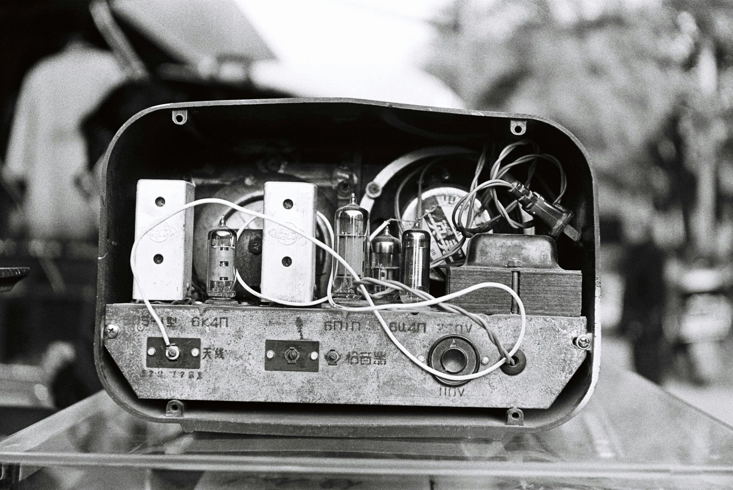 a black and white photo of an electronic device
