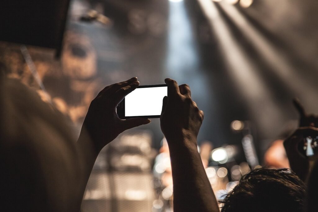 Edge AI na smartfonach: Jak procesory neuromorficzne zmieniają fotografię, prywatność i wydajność?