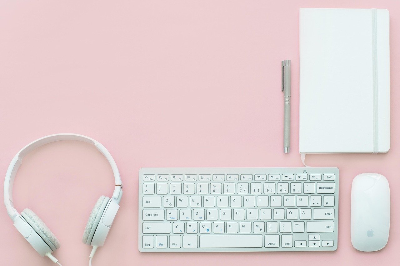 workplace, office, desk, laptop wallpaper, keyboard, mouse, wallpaper hd, headphones, notebook, cool backgrounds, office table, pink, free background, 4k wallpaper, pastel, beautiful wallpaper, 4k wallpaper 1920x1080, desktop backgrounds, background, computer, hd wallpaper, full hd wallpaper, mac wallpaper, windows wallpaper, home office, technology, wallpaper 4k, mockup, digitization, notes, free wallpaper, copy space