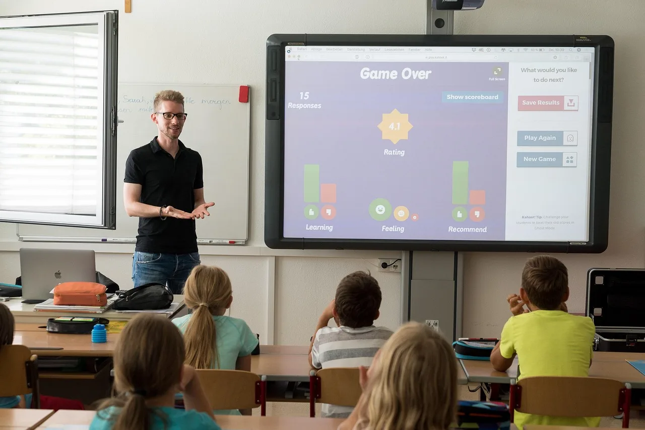 nauczyciel, własność, natura, roślin, i nauczanie, nauczanie, biała tablica, klasa, smart board, głoska bezdźwięczna, szkolenie, aby dowiedzieć się, szkoła, wyżywienie, informacja zwrotna, szkoła podstawowa