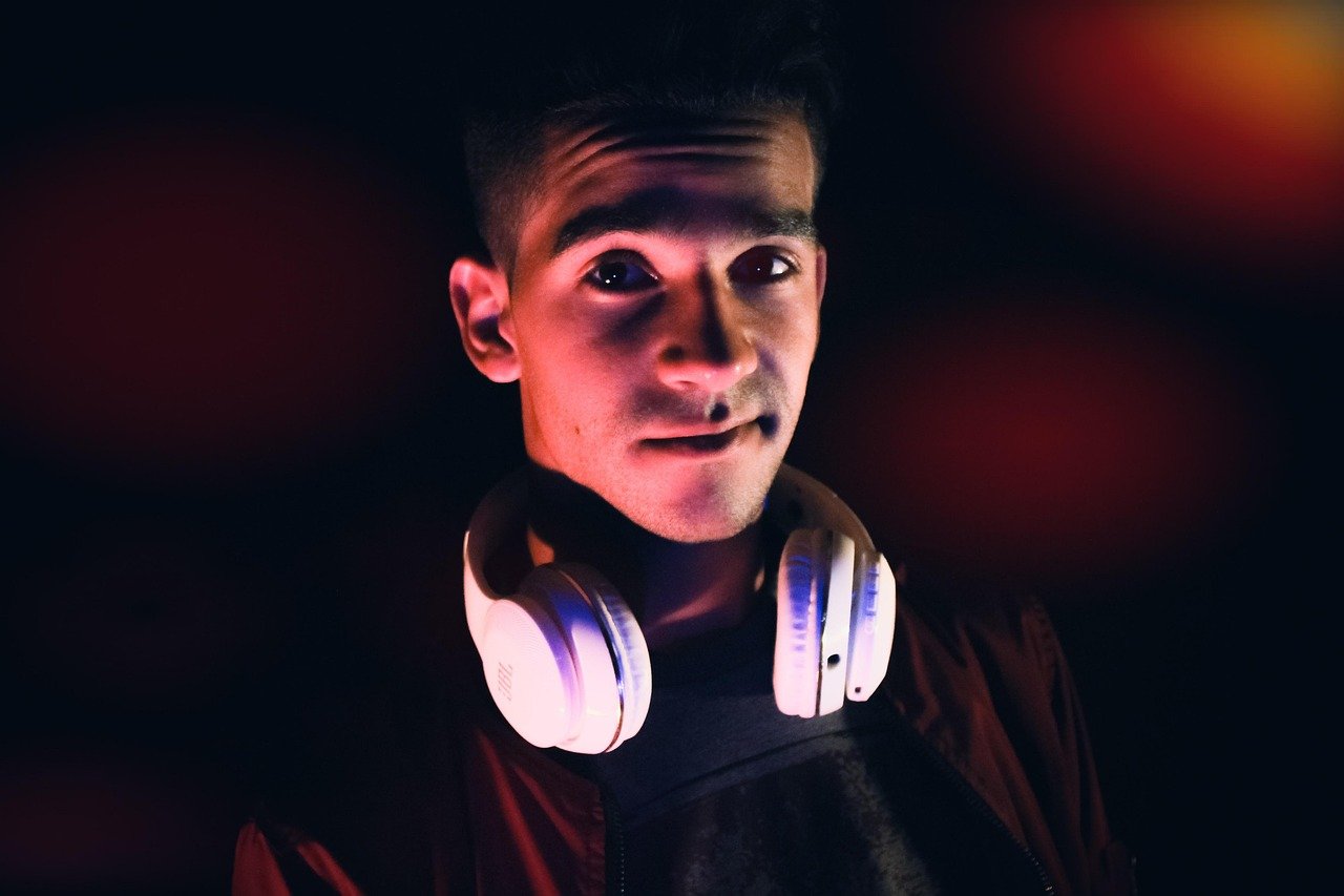 person, musician, music, headphones, eyeglasses, sound, dj, studio, med ahabchane, black music, black headphones, headphones, headphones, headphones, headphones, headphones, dj