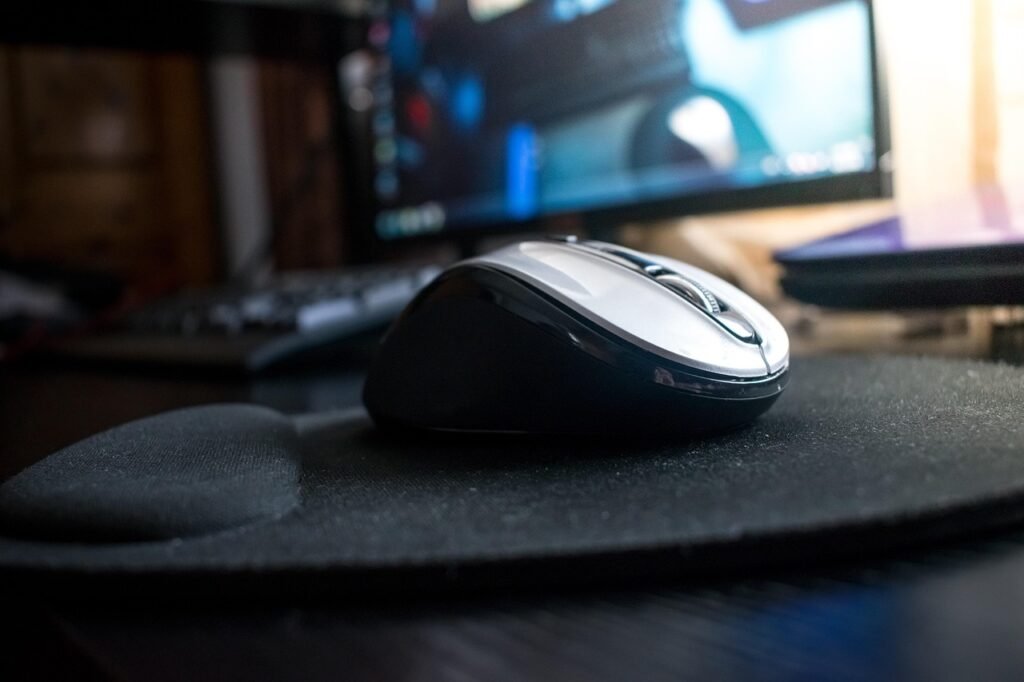 Jak dane z czujników IoT pomagają projektować ergonomiczne stanowiska pracy? Analiza przestrzeni biurowej