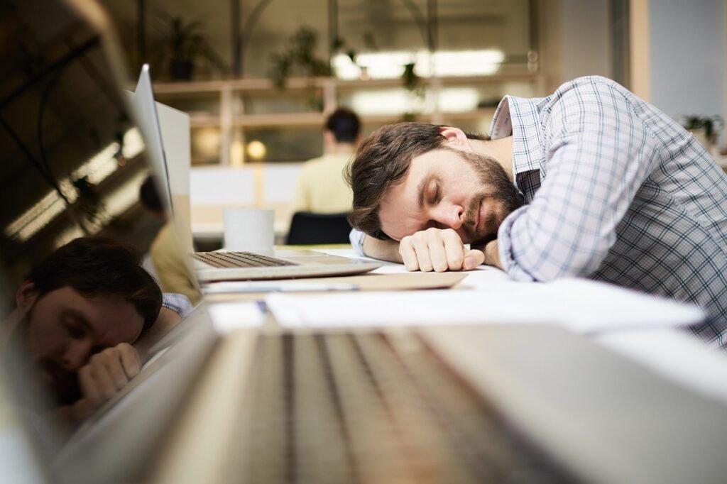Cyfrowe wellbeing w biurze: Jak systemy Smart Office monitorują zmęczenie i sugerują przerwy dla pracowników?