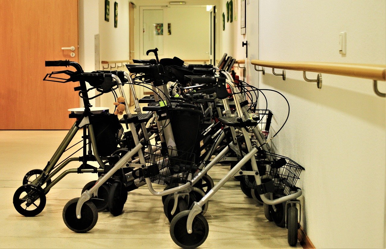 rollators, rollator, move, mobility, seniors, old, retirement home, old people's home, walker, walk, lame, nursing home, frail, ill, running, push, security, corona, nursing home, nursing home, nursing home, nursing home, nursing home