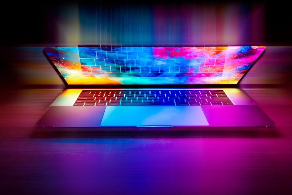 Recenzja i porównanie: Laptopy z ekranami OLED vs Mini-LED – który typ matrycy wybrać do pracy i rozrywki w 2026?