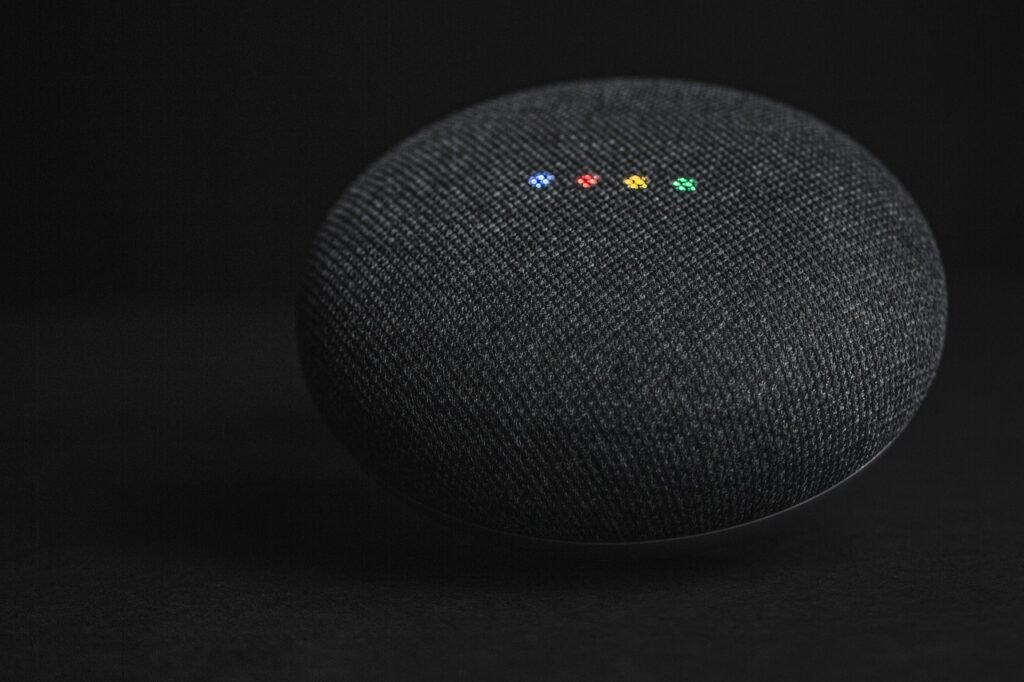 Inteligentne asystenci głosowi w 2026: Porównanie Amazon Alexa, Google Assistant i Apple Siri w zarządzaniu domem i ekosystemem