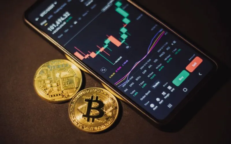 Kryptowaluty dla początkujących: od czego zacząć, jak kupić i bezpiecznie przechowywać?