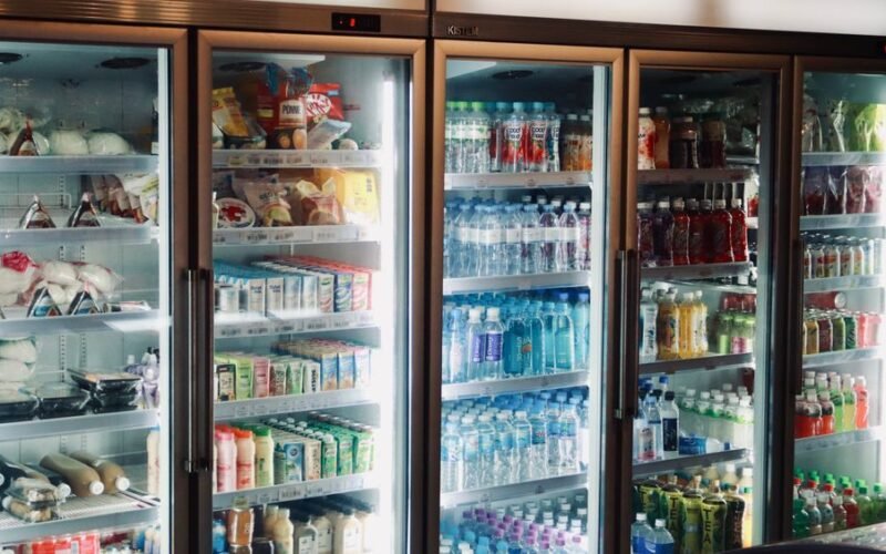 Jak wybrać i ustawić optymalną wilgotność w szufladach świeżości lodówki dla różnych produktów?