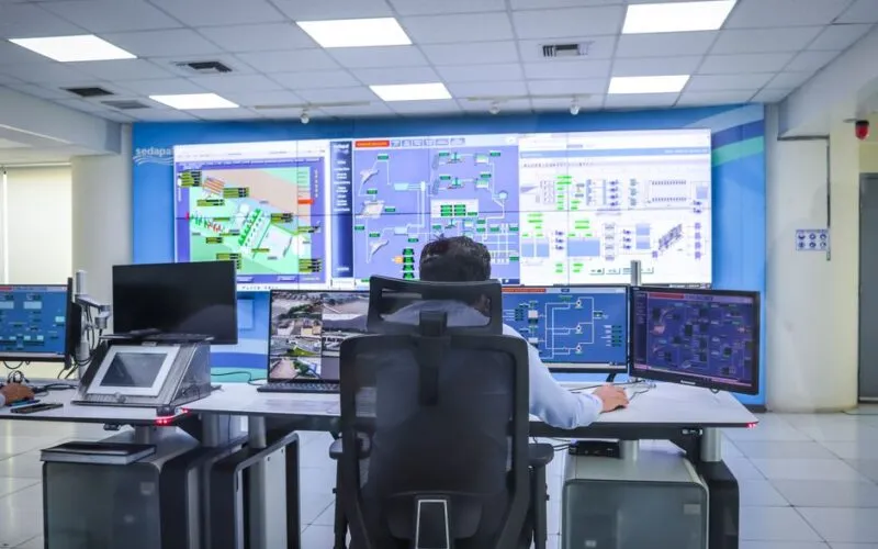 Jak wdrożyć inteligentny system zarządzania energią w biurze (BMS) krok po kroku i obniżyć rachunki o 30%?