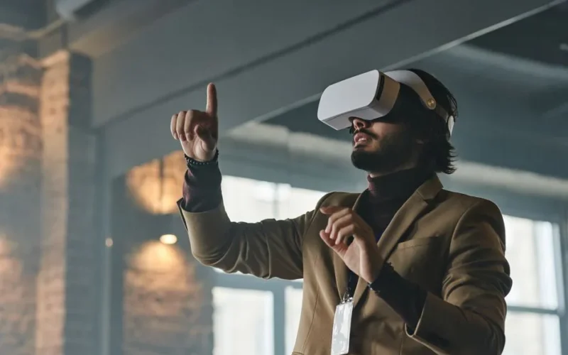 Co to jest Spatial Computing? Proste wyjaśnienie technologii Apple Vision Pro i Meta Quest 3 oraz realne zastosowania