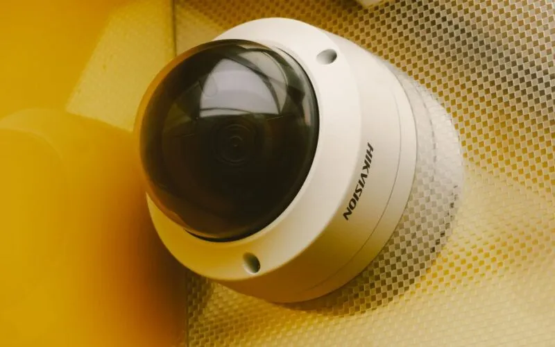 Jak zintegrować inteligentny system alarmowy z monitoringiem wizyjnym i czujnikami otwarcia?