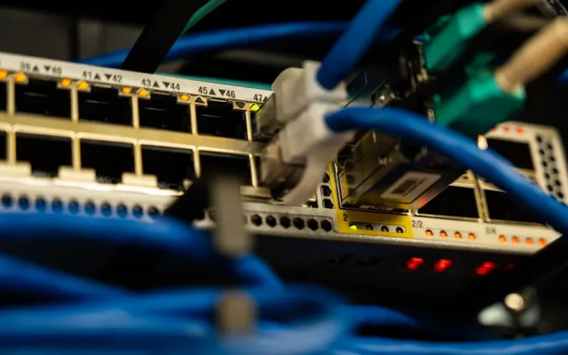 Zwiększ zasięg Wi-Fi łącząc dwa routery - poradnik